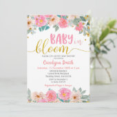 Roze Floral Greenery Baby in Bloom Uitnodiging (Staand voorkant)