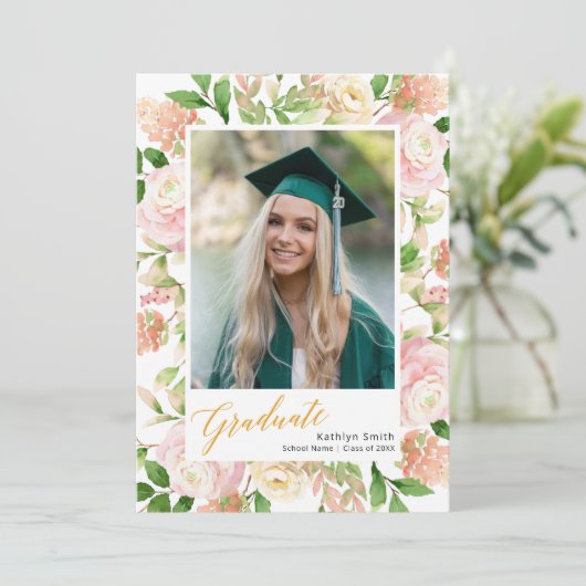 Roze Floral Greenery Script Girl Foto Afstuderen Aankondiging (Staand voorkant)