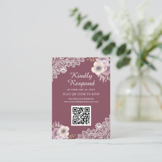 Roze Floral Lace QR Code RSVP Weddenschap Website Informatiekaartje (Staand voorkant)