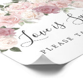 Roze Floral Love is Sweet Wedding Dessert Bar Sign Poster (Hoek)