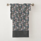 Roze Floral Pattern Bad Handdoek (Insitu)