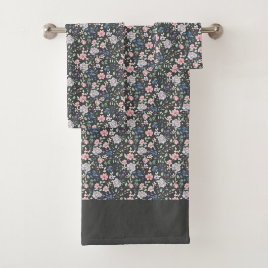 Roze Floral Pattern Bad Handdoek (Insitu)