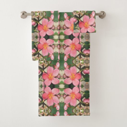 Roze Floral Pattern Bad Handdoek (Insitu)