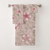 Roze Floral Pattern Bad Handdoek (Insitu)