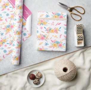 roze Floral Pattern Monogramed Cadeaupapier