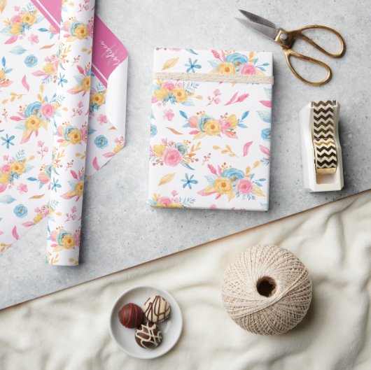 roze Floral Pattern Monogramed Cadeaupapier (Crafts)