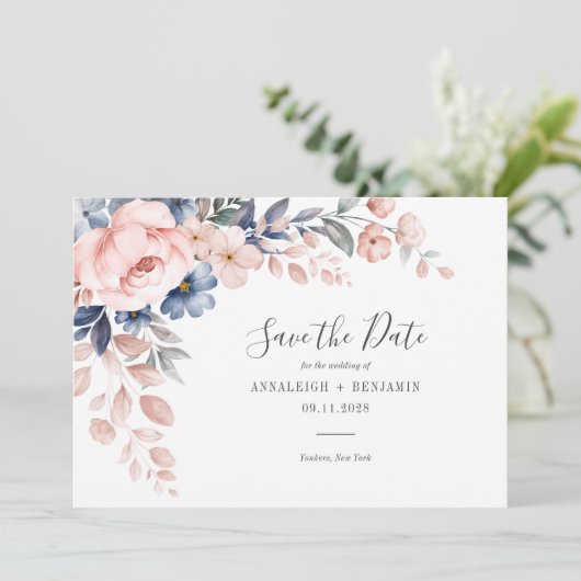 Roze Floral Script Greenery Modern Wedding Save The Date (Staand voorkant)