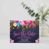Roze Floral Typografie op Blauw sparen de Datum Aankondigingskaart (Staand voorkant)