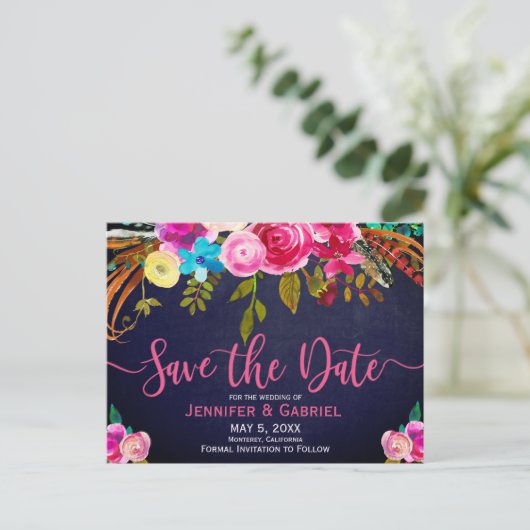 Roze Floral Typografie op Blauw sparen de Datum Aankondigingskaart (Staand voorkant)