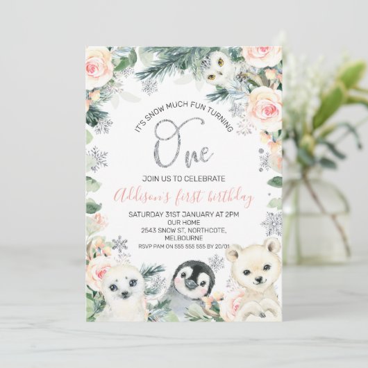 Roze Floral Winter Animals 1e verjaardag Uitnodigi Kaart (Staand voorkant)