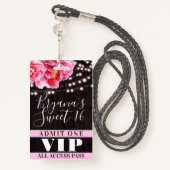 Roze Floral Wood String Lights Sweet 16 VIP Pass Badge (Achterkant met draagriem)