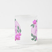 Roze florale  gepersonaliseerde naam initiaal matglas koffiemok (Center)