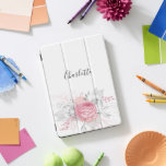 Roze florale zilverfolie witte benaming elegant iPad pro cover<br><div class="desc">Een witte kleur met roze bloemen en zilverbladeren. Personaliseer en voeg jouw naam toe. De naam wordt geschreven met een modern handgeschreven stijlmanuscript met letters.</div>