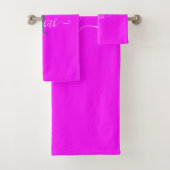Roze fluorescerend neon monogram bad handdoek (Insitu)