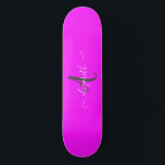 Roze fluorescerende neonmonogram persoonlijk skateboard<br><div class="desc">Monogram op de roze fluorescerende achtergrond. Het perfecte romantische cadeauidee. Klik de Customize knoop van het om doopvonten te veranderen,  tekst rond te bewegen en verder uw ontwerp aan te passen.</div>