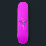 Roze fluorescerende neonmonogram persoonlijk skateboard<br><div class="desc">Monogram op de roze fluorescerende achtergrond. Het perfecte romantische cadeauidee. Klik de Customize knoop van het om doopvonten te veranderen,  tekst rond te bewegen en verder uw ontwerp aan te passen.</div>