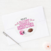 Roze Footballs Baby shower Ronde Sticker (Envelop)