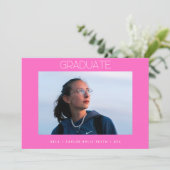 roze foto van een eenvoudige afstudeerder afstuder aankondiging (Staand voorkant)