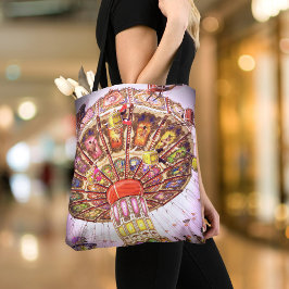 Roze foto van een zweefmolen in retro-stijl tote bag