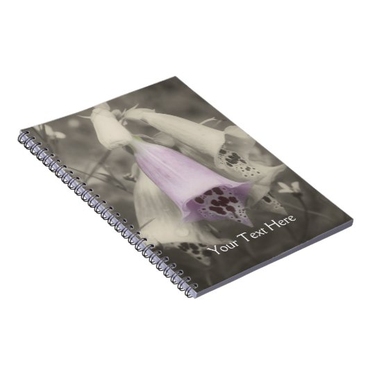 Roze foxglove-ventilator in zwart-wit Notitieboek (Rechterzijde)