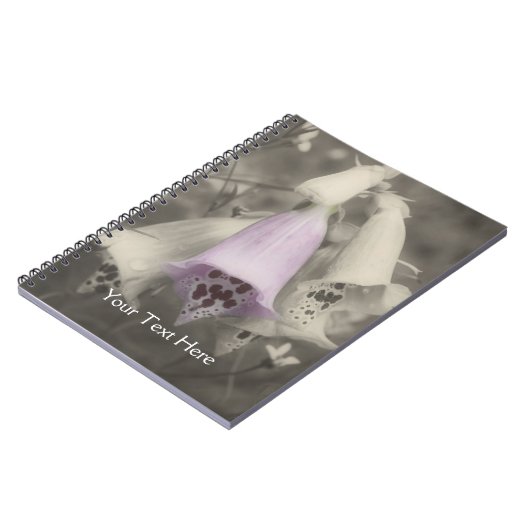 Roze foxglove-ventilator in zwart-wit Notitieboek (Linkerzijde)