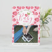 Roze frambozen Baby Girl Uitnodiging (Staand voorkant)