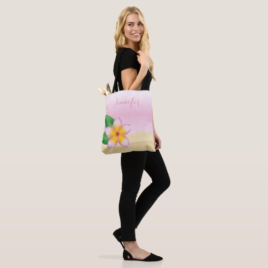 Roze Frangipani-ventilator met persoonlijke naam Tote Bag (Op model)