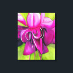 Roze Fuchsia pop art waterverf flower art Canvas Afdruk<br><div class="desc">Uit een originele schilderij van een roze en paarse Fuchsia-tropische bloem in nauwe macro-stijl. Deze bloemetjeskunst is kleurrijk en helder en geïnspireerd door de pop kunst en botanische kunst. Tuurlijk om een pop van kleur toe te voegen aan je decor.</div>