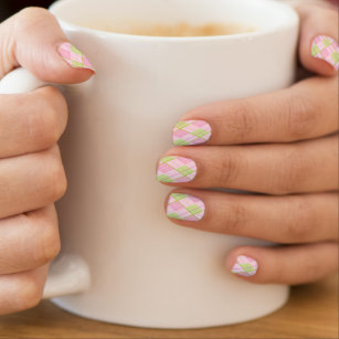 Roze galgievormende vlakgrafische nagels met golfs minx nail art