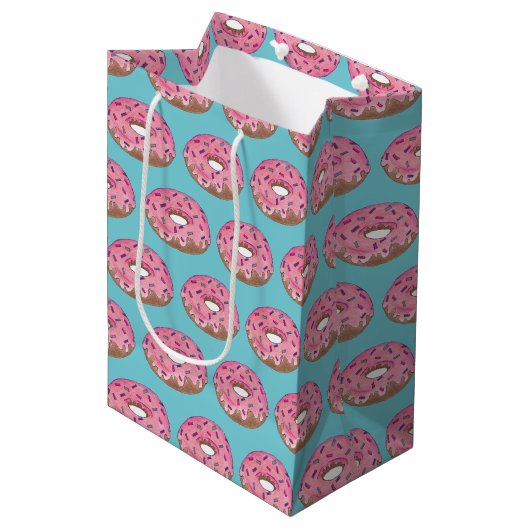 Roze Gebelegde Donut Sprinkels Donut Junkfood Medium Cadeauzakje (Voorkant Gekanteld)