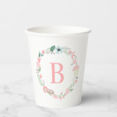 Roze Gebloemde Krans Met Monogram Papieren Bekers (Voorkant)