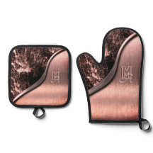 Roze geborsteld metaal en metalen steen monogram