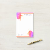 Roze geel en paars post-it® notes (Op bureau)