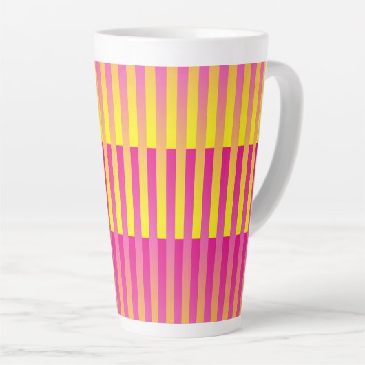 Roze Geel Oranje Gestreepte Patroon Latte Mok (Rechterhoek)