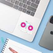 Roze geglaasde Donut Wheels-fiets met sprinken Sticker (Laptop met iPhone)