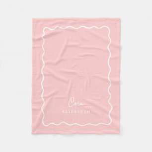 Roze Gegolfde Rand Monogram Met Bloemblaadjes Fleece Deken