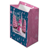Roze gehaakte sneeuwman Winter Wonderland Medium Cadeauzakje (Voorkant Gekanteld)
