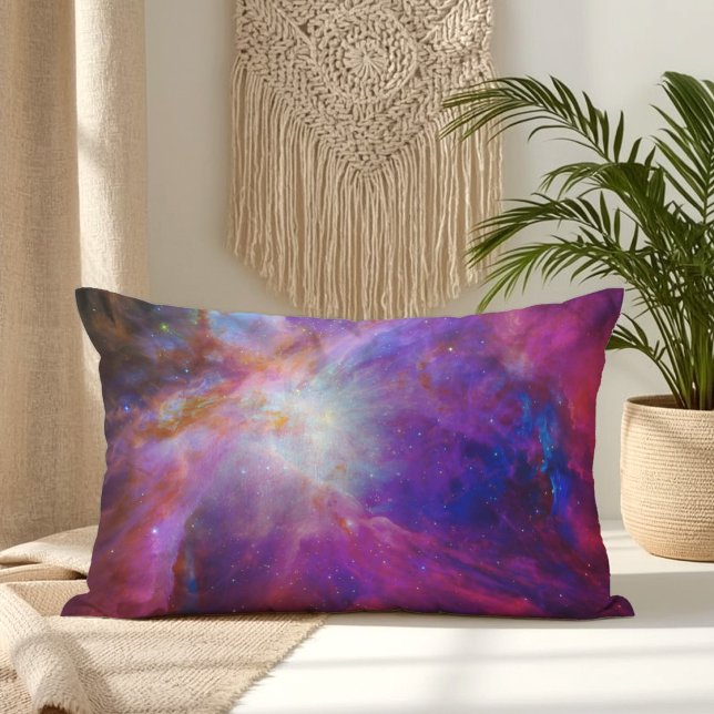 Roze gekleurde Orionnevel Kussen (Pink Tinted Orion Nebula Lumbar Pillow)