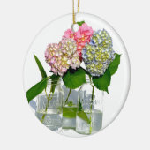 Roze gele blauwe hydrangeas in moeraspot keramisch ornament (Links)