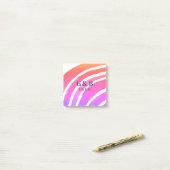 Roze gele regenboog voeg paar naam plaats stad wed post-it® notes (Op bureau)