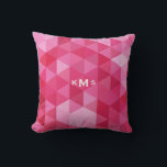 Roze geometrisch patroon monogram kussen<br><div class="desc">kussen met een verloop van een roze geometrisch driehoekspatroon. Dit moderne monogram kussen zal een perfect accent zijn voor elke kamer.</div>