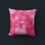 Roze geometrisch patroon monogram kussen<br><div class="desc">kussen met een verloop van een roze geometrisch driehoekspatroon. Dit moderne monogram kussen zal een perfect accent zijn voor elke kamer.</div>