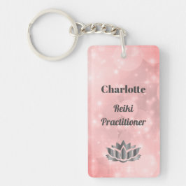 Roze gepersonaliseerde Reiki Practitionerontwerp Sleutelhanger