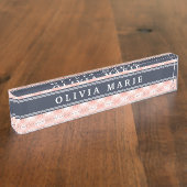 Roze, geplakt Stripe Patroon Navy Blue Accent Naambordje (Zijkant)