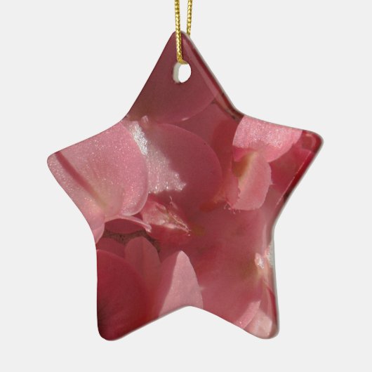 Roze geranium: bijna stevig lichtroze keramisch ornament (Links)