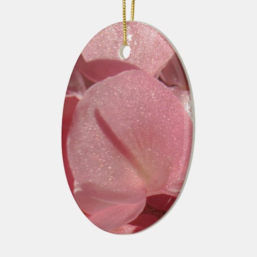 Roze geranium: bijna stevig lichtroze keramisch ornament (Links)