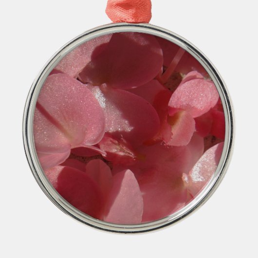 Roze geranium: bijna stevig lichtroze metalen ornament (Voorkant)