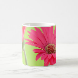 -Roze Gerber Daisies over groene Mok