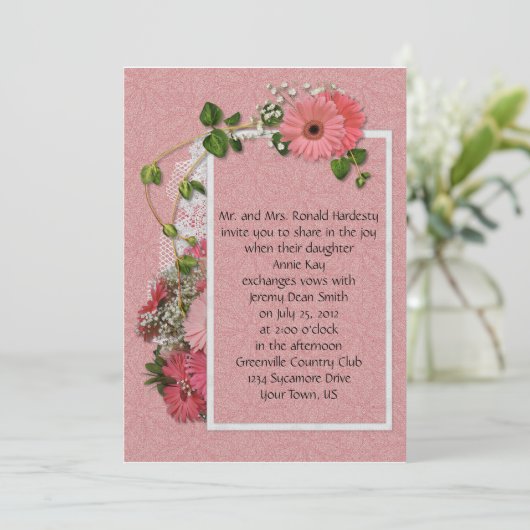 Roze Gerber Daisy bruiloft uitnodiging (Staand voorkant)