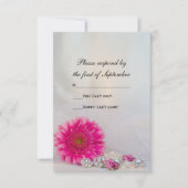 Roze Gerber Daisy en Buttonnen Wedding RSVP Kaartje (Voorkant)